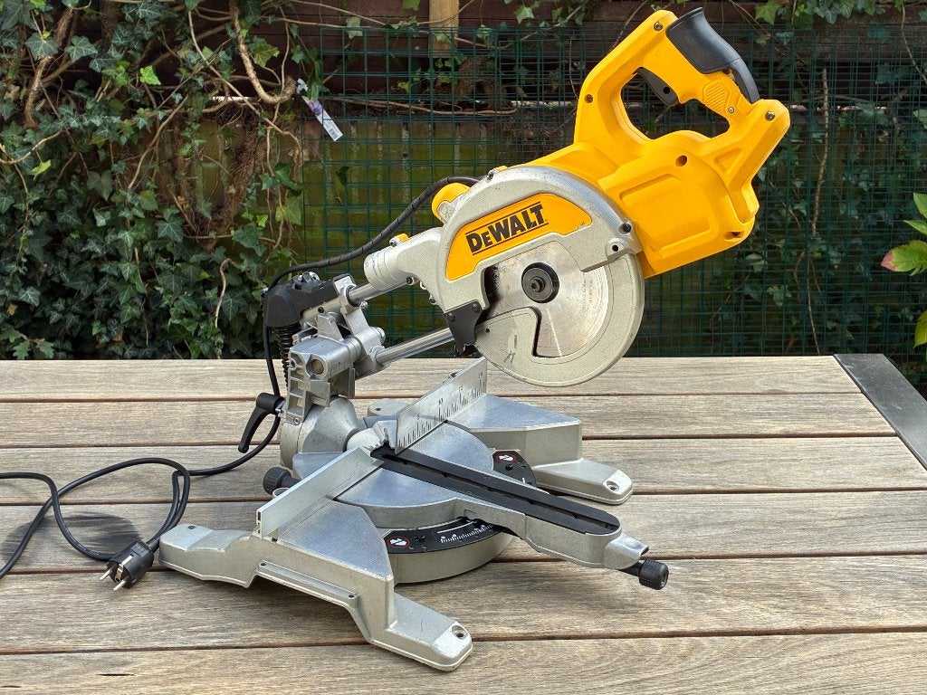 DeWalt Afkortzaag DWS777, Ophalen, DeWalt, Zo goed als nieuw, Afkortzaag