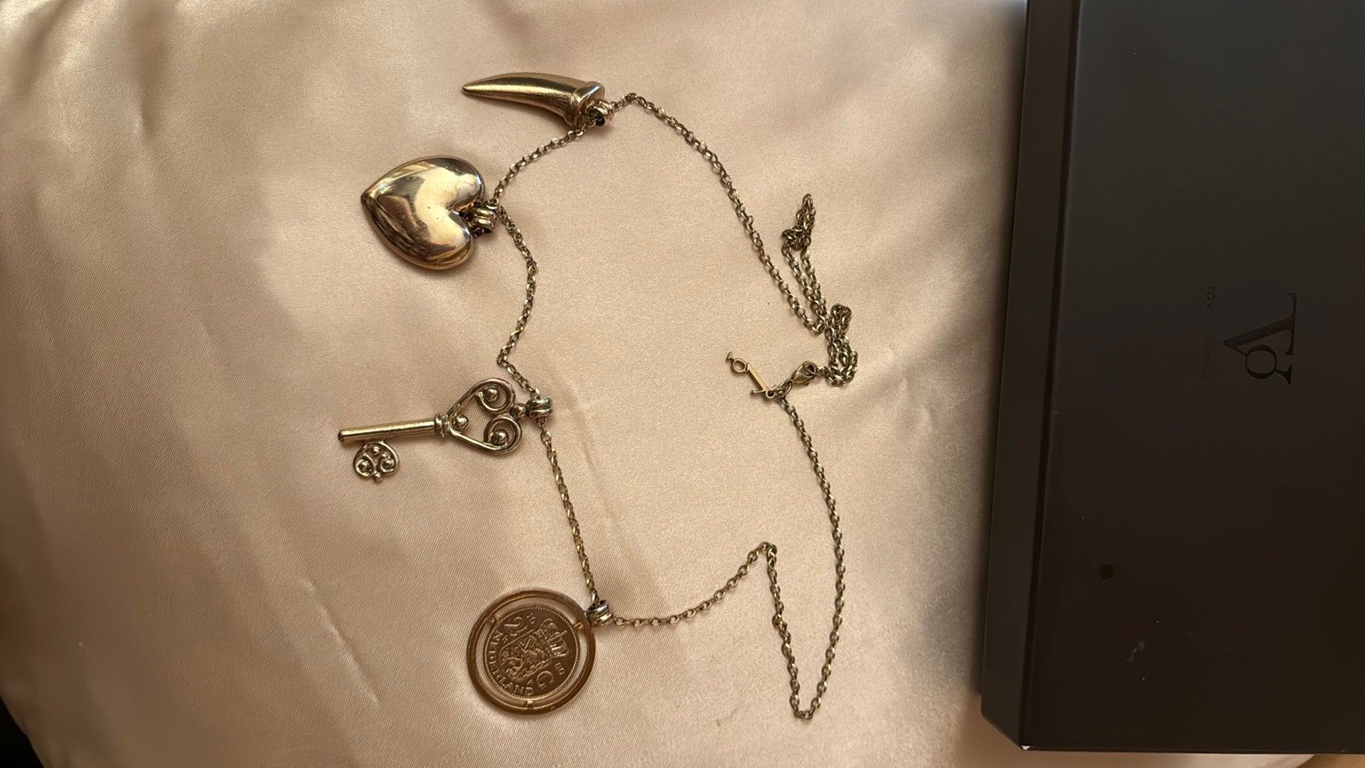 Leuke ketting van tov essential, Ophalen of Verzenden, Zo goed als nieuw, Zilver, Overige materialen
