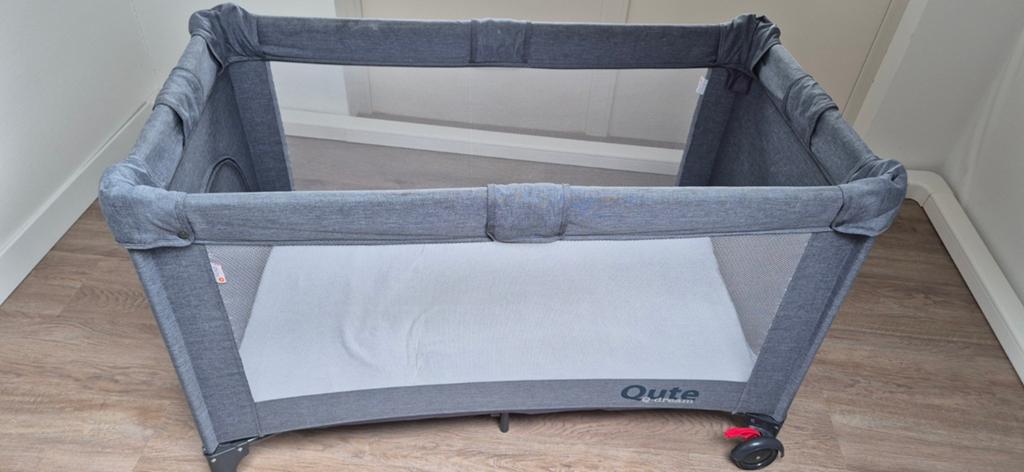 Qute Q-dream Reiswieg / Campingbedje – Incl. tas & klamboe!, Gebruikt, Ophalen of Verzenden, Minder dan 140 cm, Matras