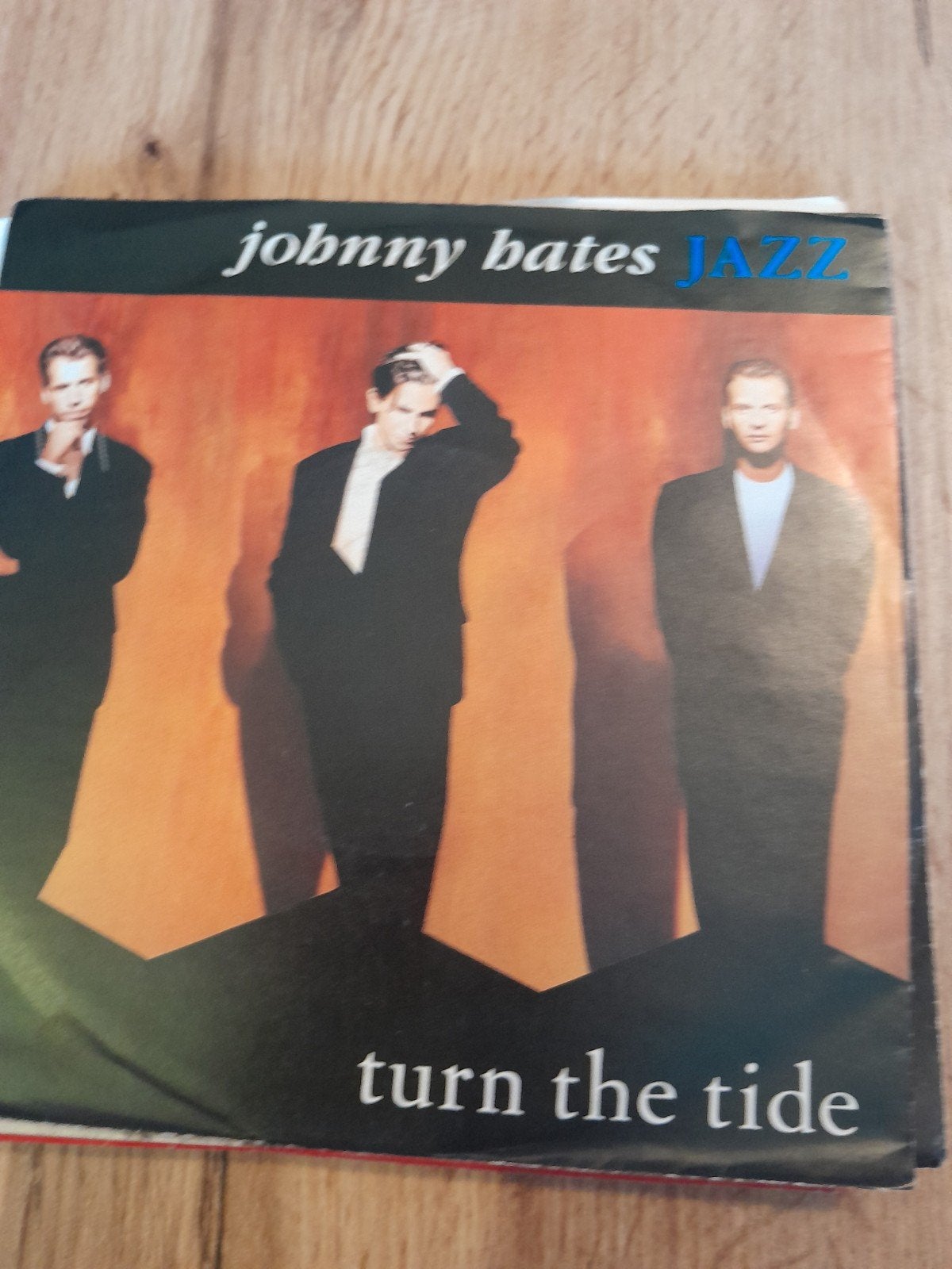Johnny hates jazz 7 inch turn the tide, Ophalen of Verzenden, Zo goed als nieuw, Jazz en Blues