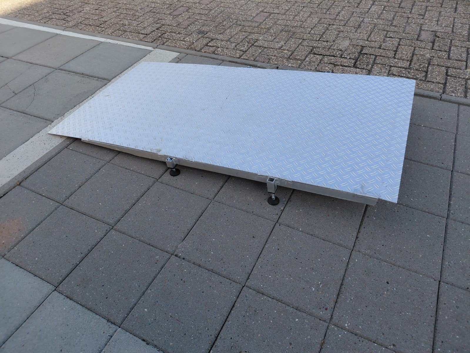 Aluminium rijplaat / drempelhulp met verstelbare poten, Ophalen, Gebruikt