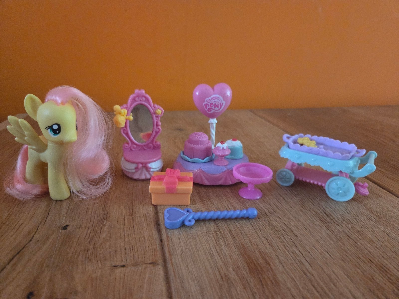 MLP Fluttershy met Celebration at the Canelot Castle set, Ophalen, Zo goed als nieuw
