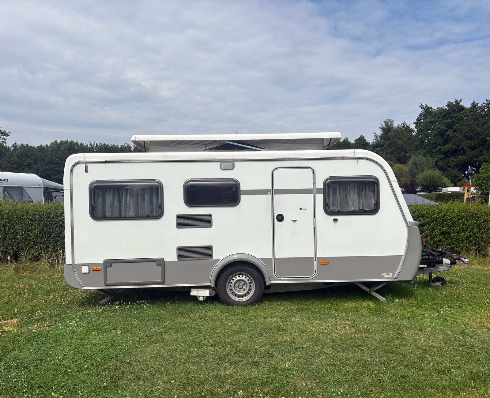 Eriba Feeling 425 (2012) mover, luifel, autarkaansluiting, Rondzit, 750 - 1000 kg, Particulier, 4 tot 5 meter