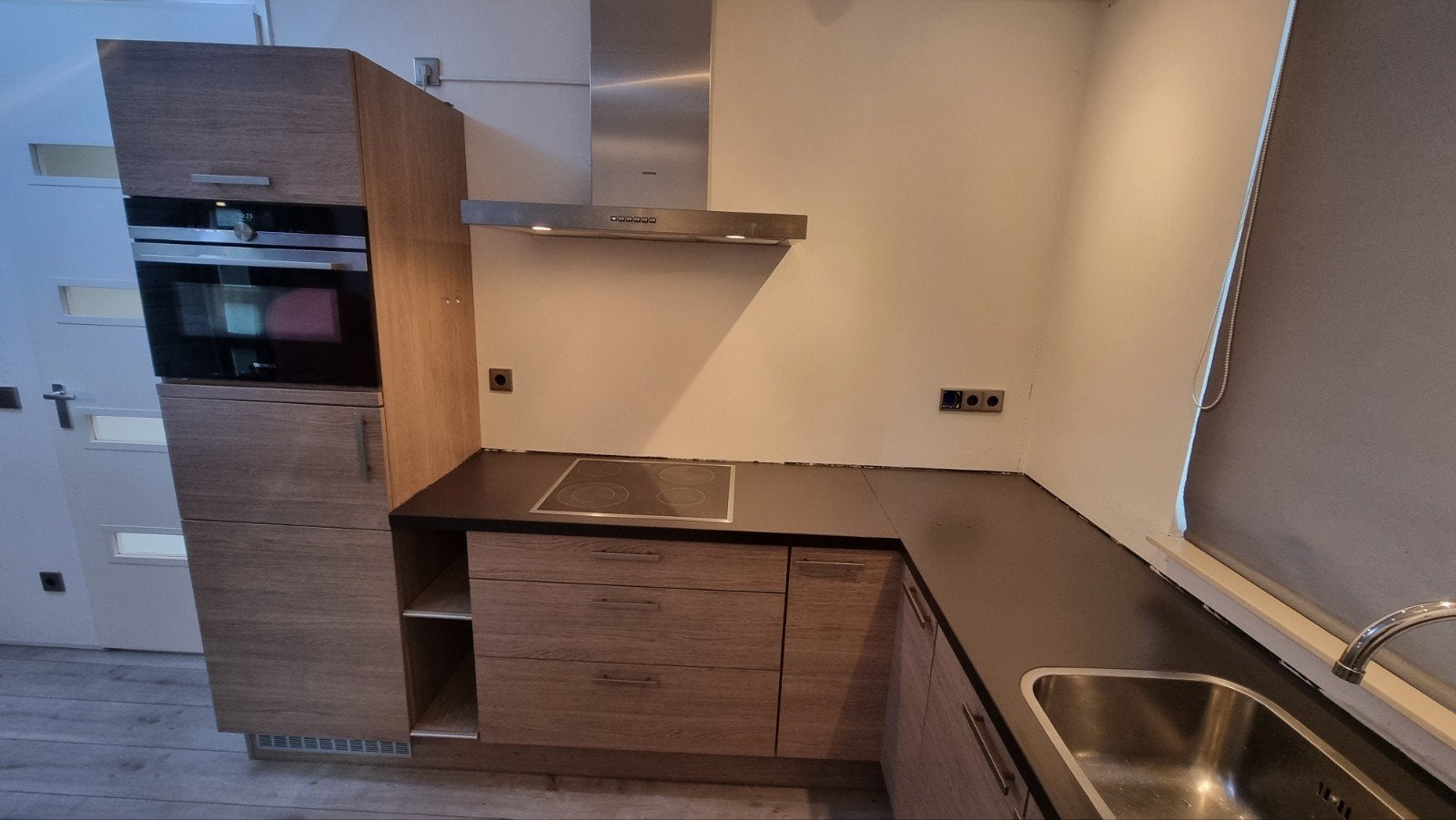 Bruynzeel L-keuken Eiken grijs met keramisch blad zonder app, Ophalen, Gebruikt, Hoekkeuken, Overige kleuren