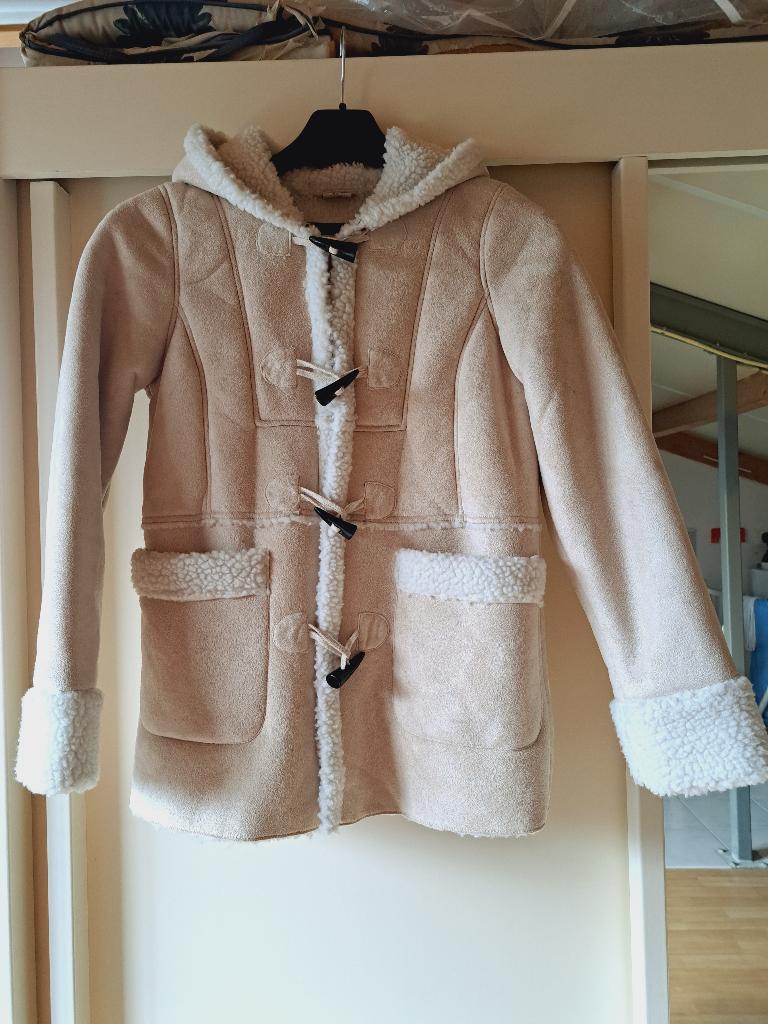 Lammy coat maat 38/40 NIEUW, Kleding | Dames, Jassen | Winter, Ophalen of Verzenden, Nieuw, Maat 38/40 (M), Beige