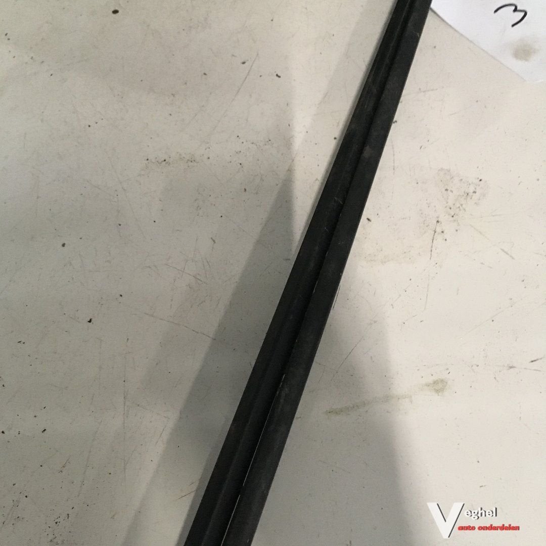 Mercedes W124 1986 Sedan Kofferbaklijst onderste, Gebruikt, -, -, Ophalen of Verzenden
