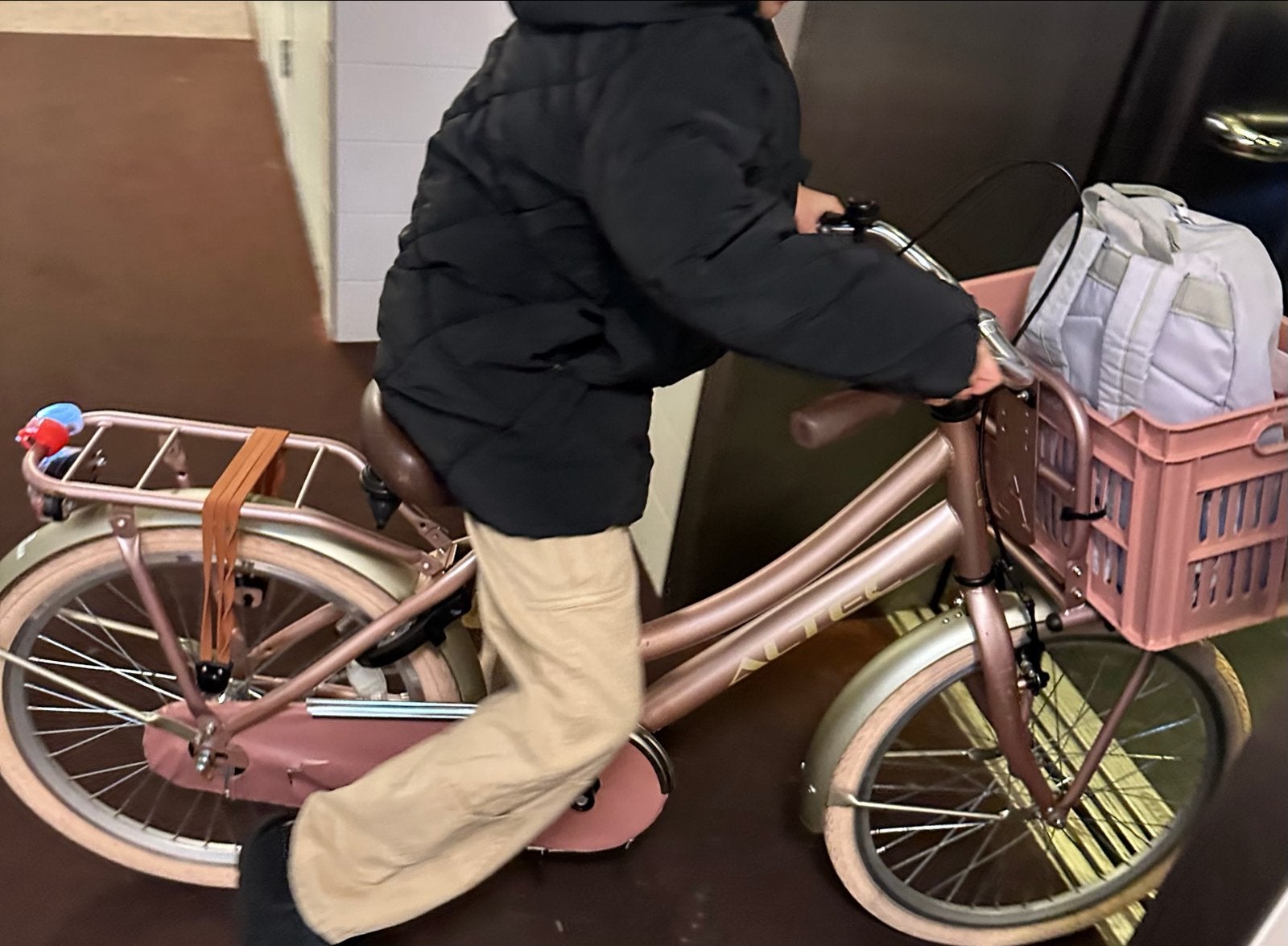 Altec kinderfiets 24 inch met mandje en bagagedrager, Velgrem, Ophalen of Verzenden, Handrem, Gebruikt