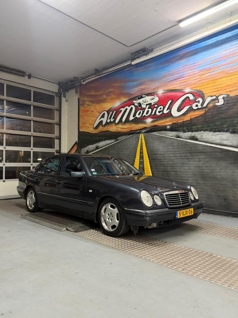 Mercedes-Benz E-Classe E320 4-Matic 1998 | DESIGNO interieur, Auto's, Automaat, Blauw, Vierwielaandrijving, Blauw