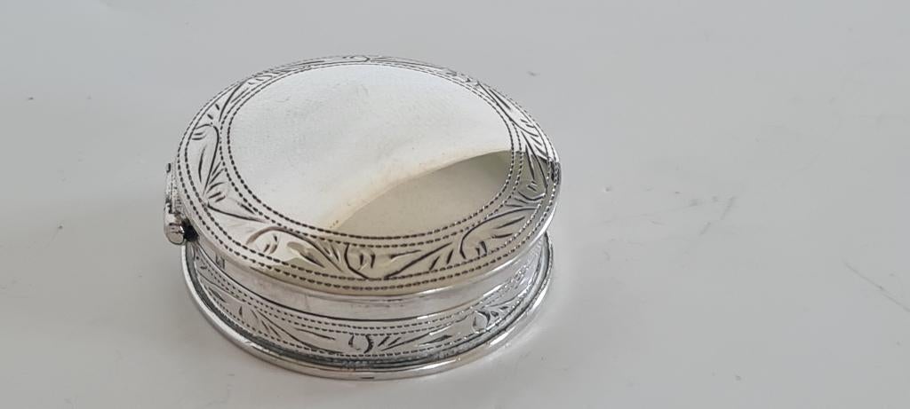 Zilveren Pillendoosje, Antiek en Kunst, Ophalen of Verzenden, Zilver