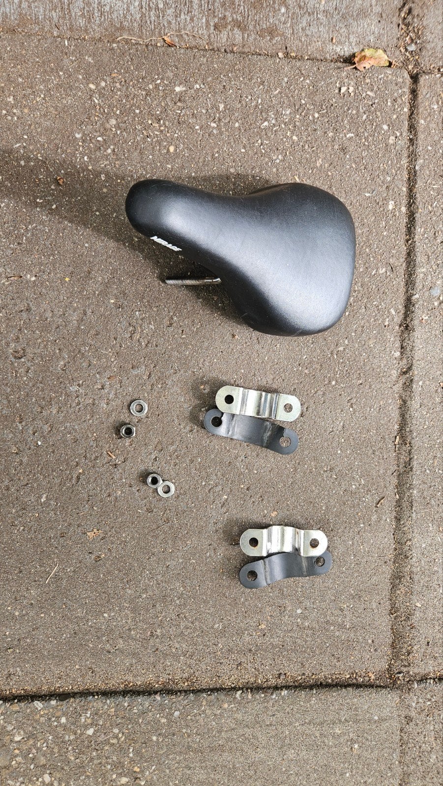 Zadel op stang met bevestigingsbeugels, Ophalen, Elektrische fiets, Kunststof, Zo goed als nieuw
