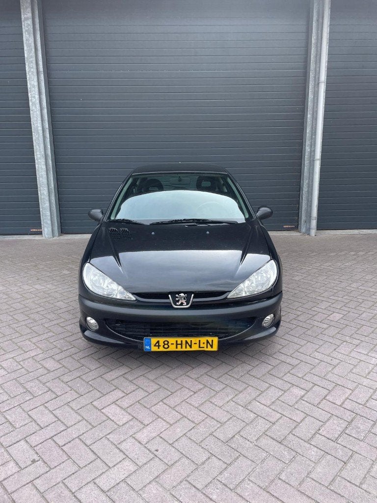 Peugeot 206 1.6 16V Gentry 3D 2001 Zwart, Voorwielaandrijving, 40 €/maand, Zwart, Zwart