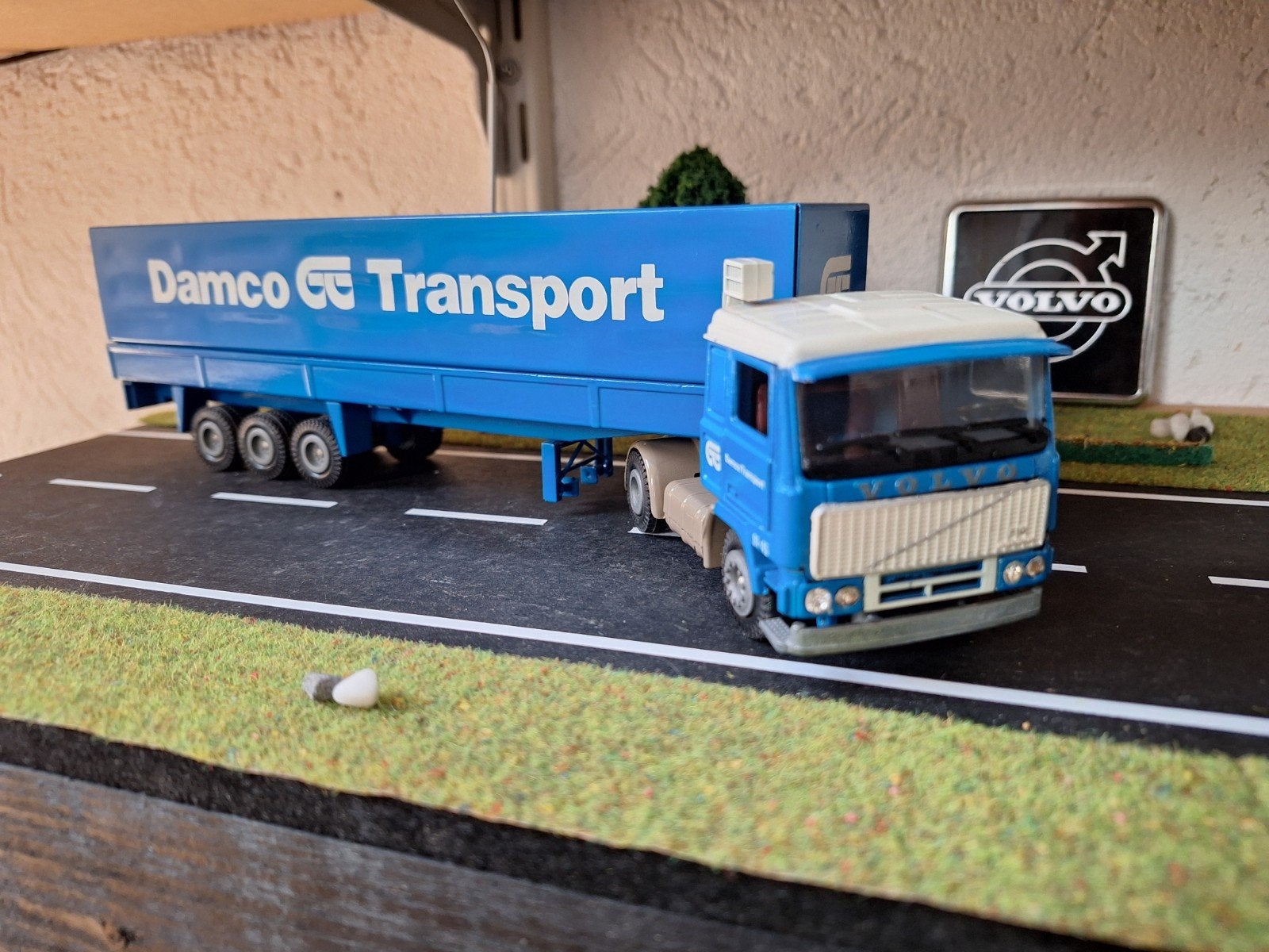 VOLVO F10.       DAMCO.        TEKNO, Hobby en Vrije tijd, Modelauto's | 1:50, Verzenden, Zo goed als nieuw, Bus of Vrachtwagen