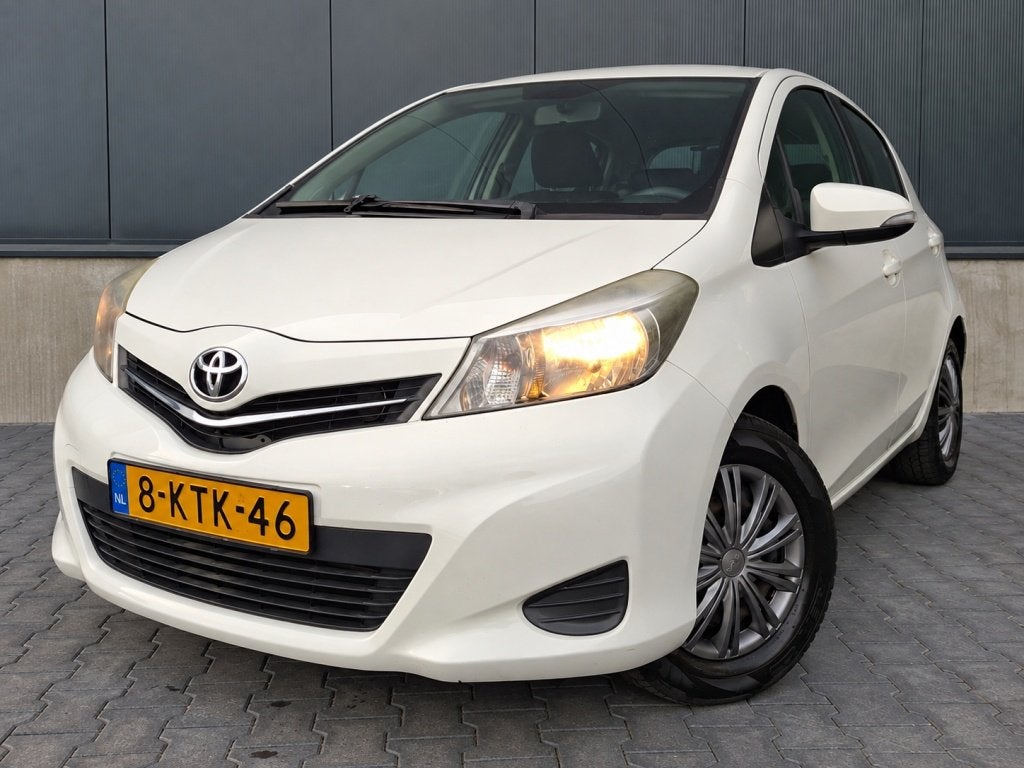 Toyota Yaris 1.0 VVT-i Aspiration | Bluetooth | Trekhaak | 5, 21 km/l, Euro 5, 750 kg, Wit
