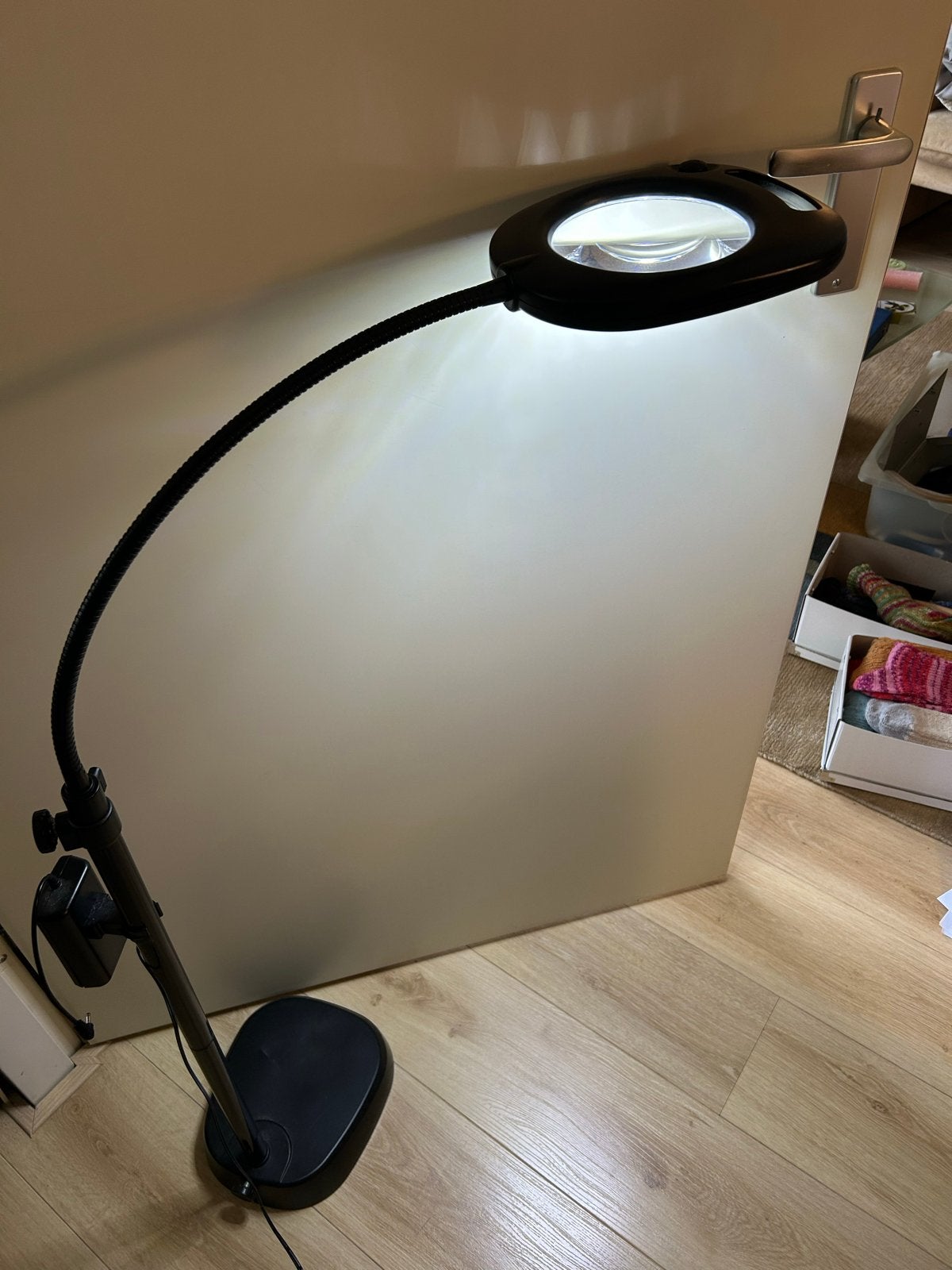 Daylight LED Loeplamp / Vloerlamp met 2x Vergroting, Ophalen, Zo goed als nieuw