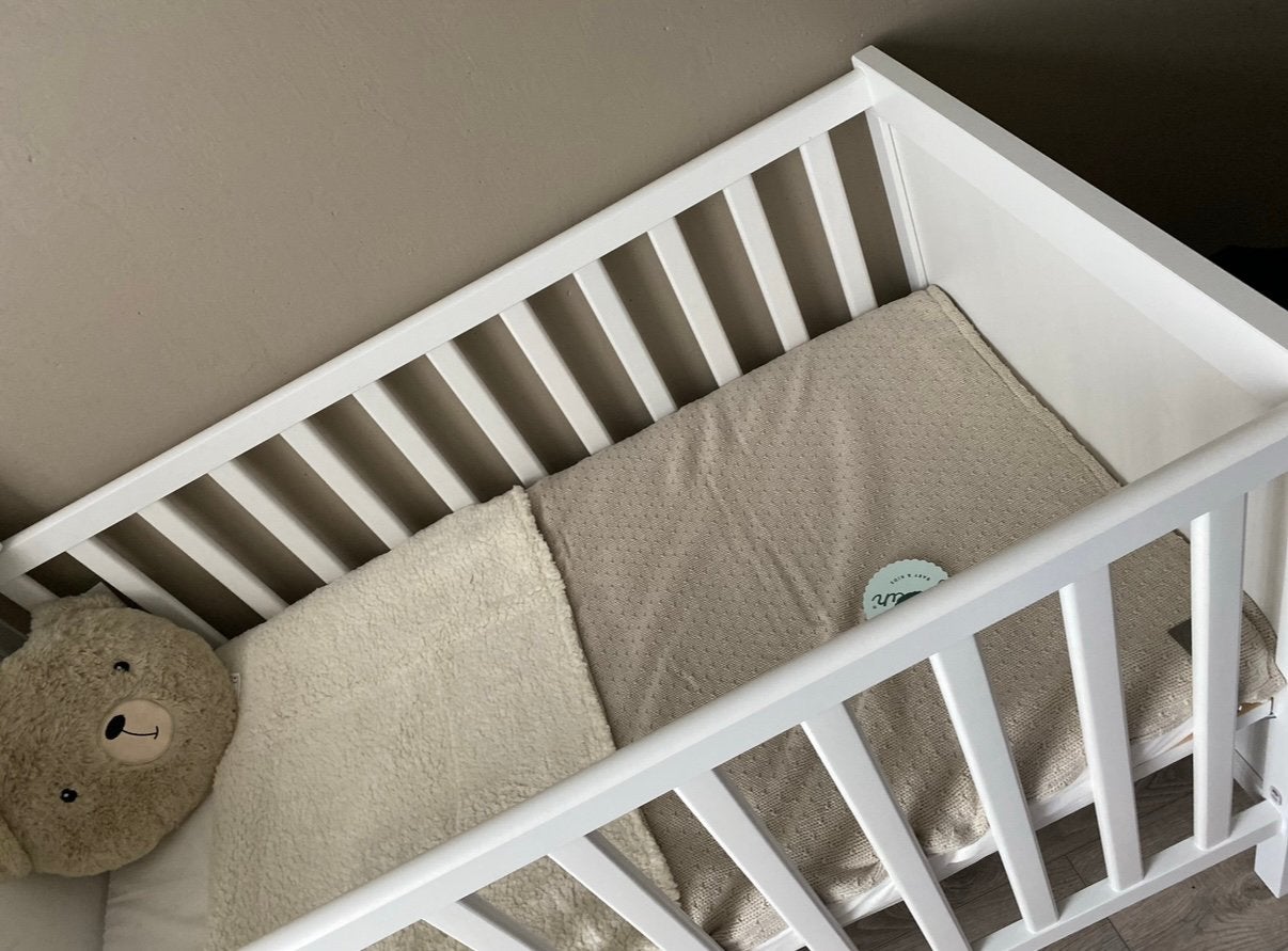 SUNDVIK babybedje, wit 60x120, Ophalen, Zo goed als nieuw, Jongetje of Meisje