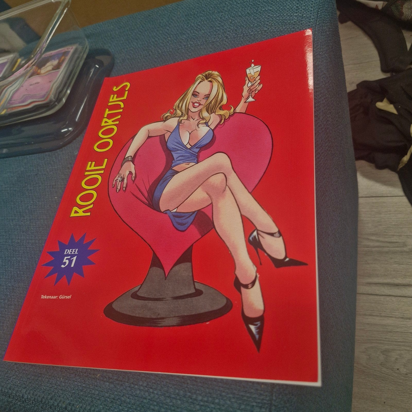 Rooie Oortjes Deel 51 - Stripboek van Gürsel, Eén stripboek, Ophalen of Verzenden, Zo goed als nieuw, Gürsel