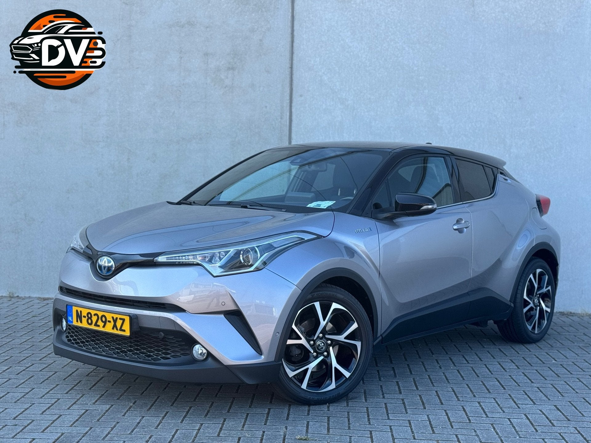 Toyota C-HR 1.8 Hybrid Bi-Tone NAV CAMERA PDC LMV, Auto's, 725 kg, Euro 6, 4 cilinders, Stoelverwarming