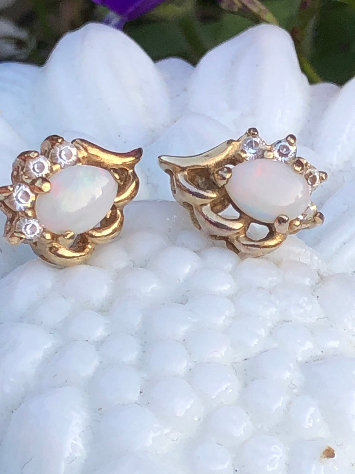 Opaal Oorbellen Elegant  Goud Kleurig Vintage Stekers, Overige materialen, Overige kleuren, Ophalen of Verzenden, Zo goed als nieuw