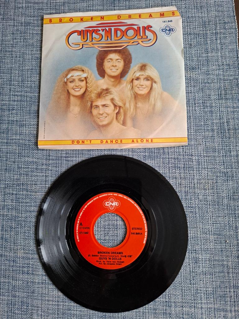 Guys 'n' Dolls - Broken Dreams / Don't Dance Alone Single, Ophalen of Verzenden, Gebruikt, Pop