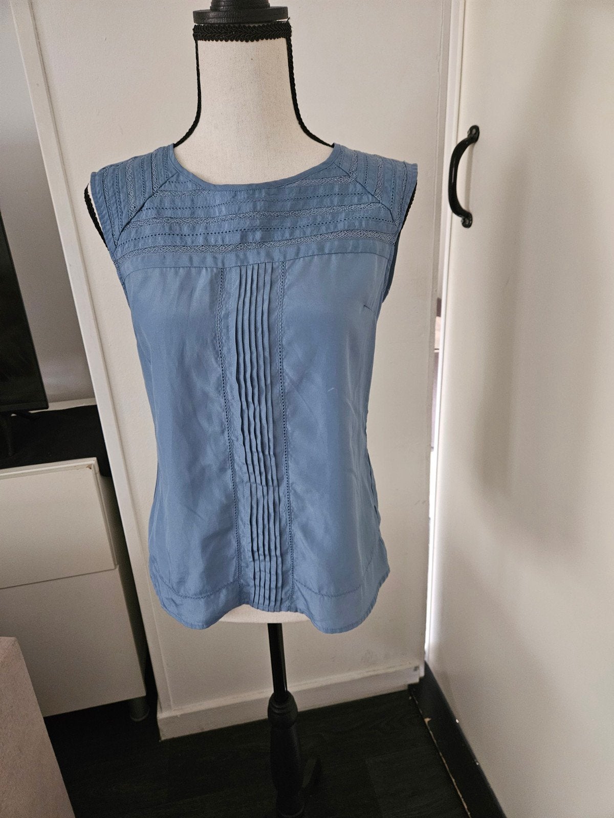 OVS Blauwe Mouwloze Top Maat 40 (valt kleiner uit- aks 33)me, Kleding | Dames, Tops, Maat 38/40 (M), Blauw, Ophalen of Verzenden