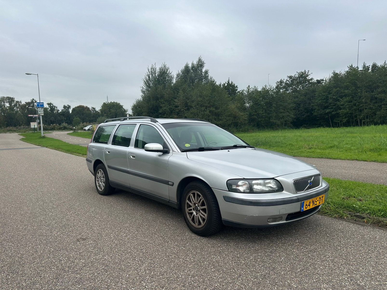 Volvo V70 2.4 140PK 2004 zilver grijs, Voorwielaandrijving, 1800 kg, Beige, Leder en Stof