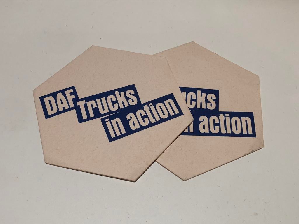Twee bierviltjes DAF Trucks in Action, Ophalen of Verzenden, Nieuw, Auto's