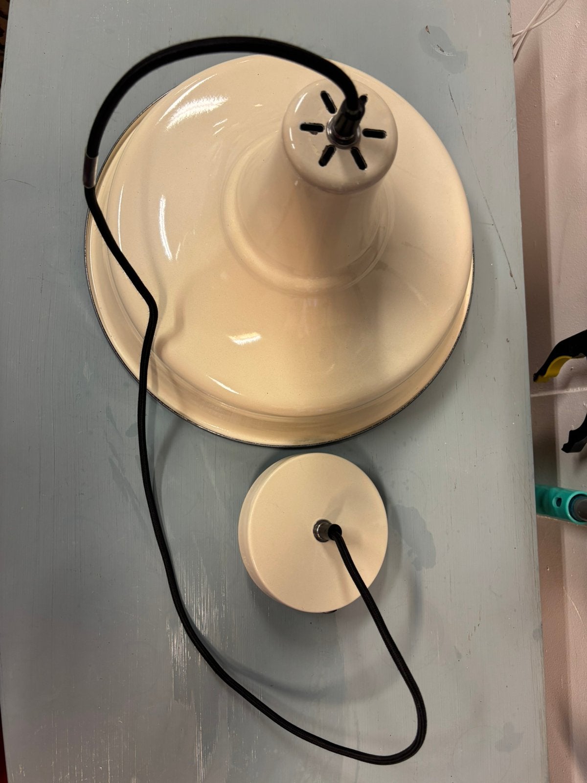 Wit/creme emaille industriele hanglamp Kwantum, Ophalen of Verzenden, Zo goed als nieuw, Wit/creme emaille industriele hanglamp Kwantum