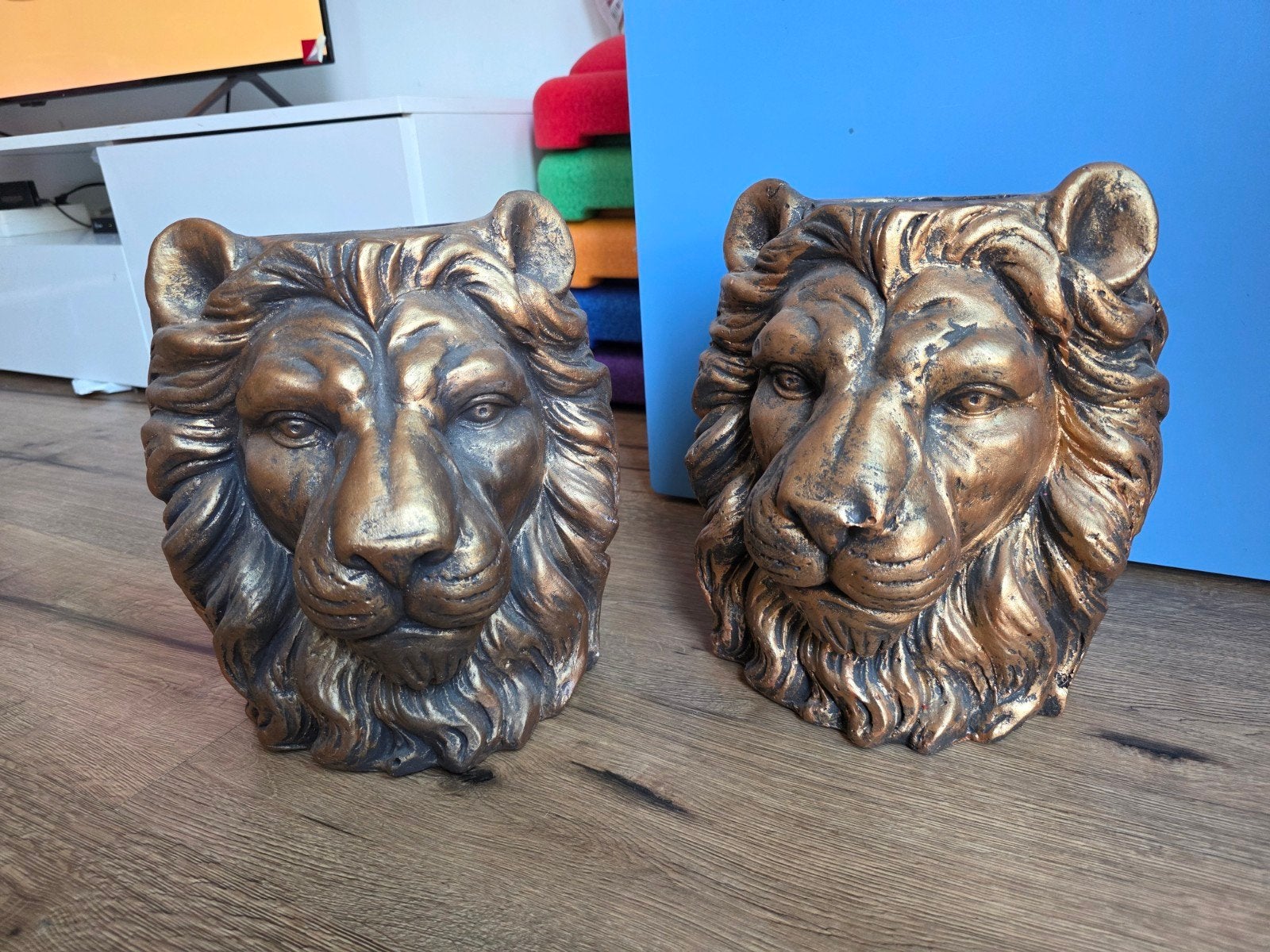 Set van 2 Leeuwenkoppen Vazen/Bloempotten - Bronskleurig, Huis en Inrichting, Gebruikt, Bruin, Met patroon/structuur, Ophalen of Verzenden