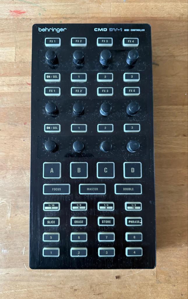 Behringer CMD DV-1 MIDI Controller, Ophalen of Verzenden, Zo goed als nieuw, Minder dan 5 kanalen