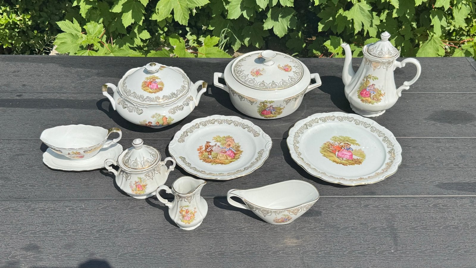 Prachtig Porseleinen Servies met Galante Scènes en Goud, Ophalen of Verzenden