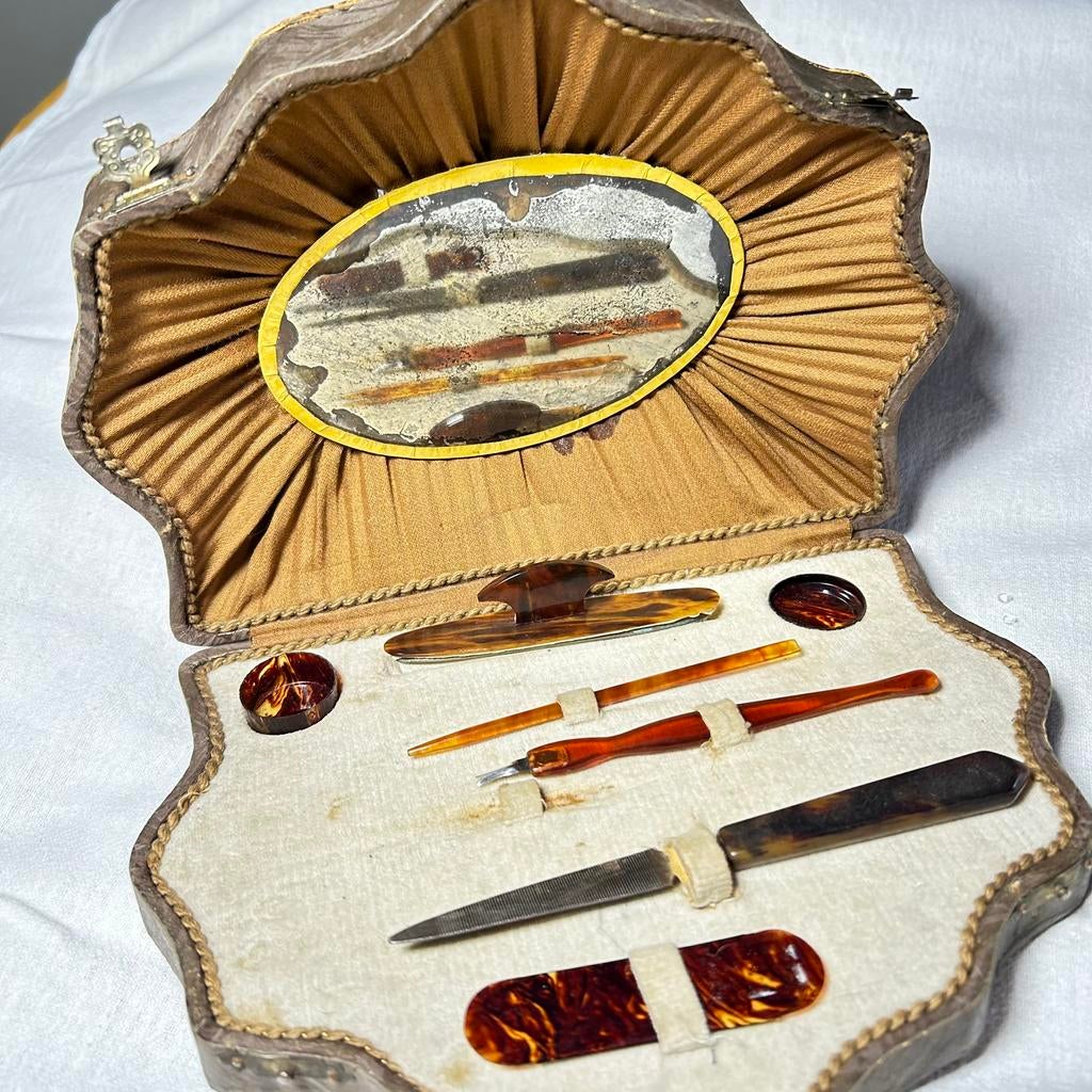 Antieke Art-Deco manicure set 1920, in schelpvormige doos, Ophalen of Verzenden