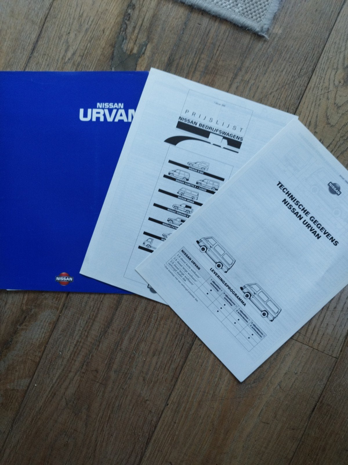 Nissan Urvan brochure 1995 met prijslijst en dealerlijst, Ophalen of Verzenden, Zo goed als nieuw, Nissan, NISSAN