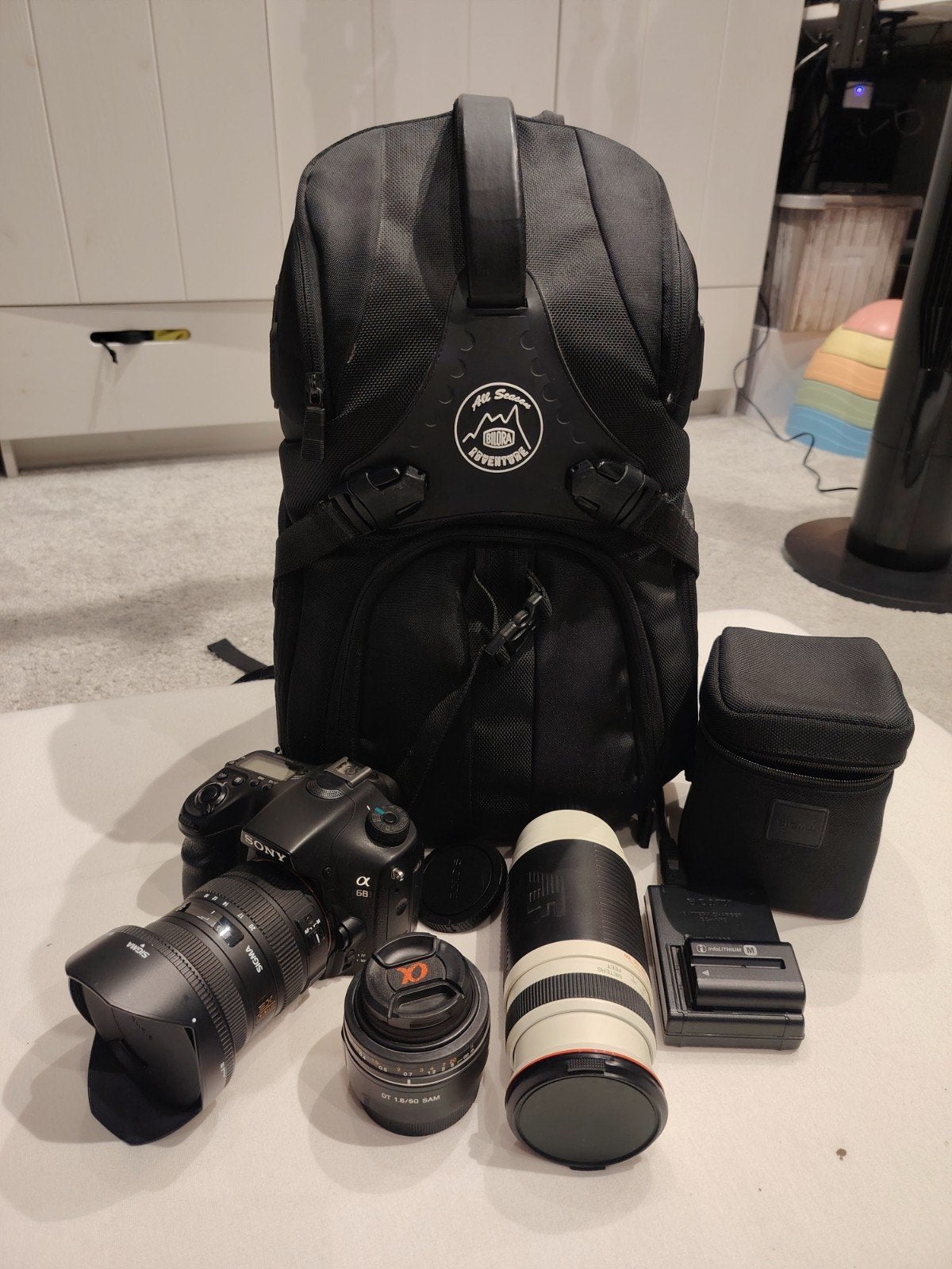 Sony Alpha A68 Spiegelreflexcamera met 3 lenzen en tas, Kantelbaar/draaibaar scherm, Gebruikt, Spiegelreflex, Ophalen of Verzenden