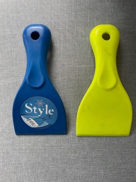 Gele en Blauwe IJskrabber, Ophalen of Verzenden, Gebruikt