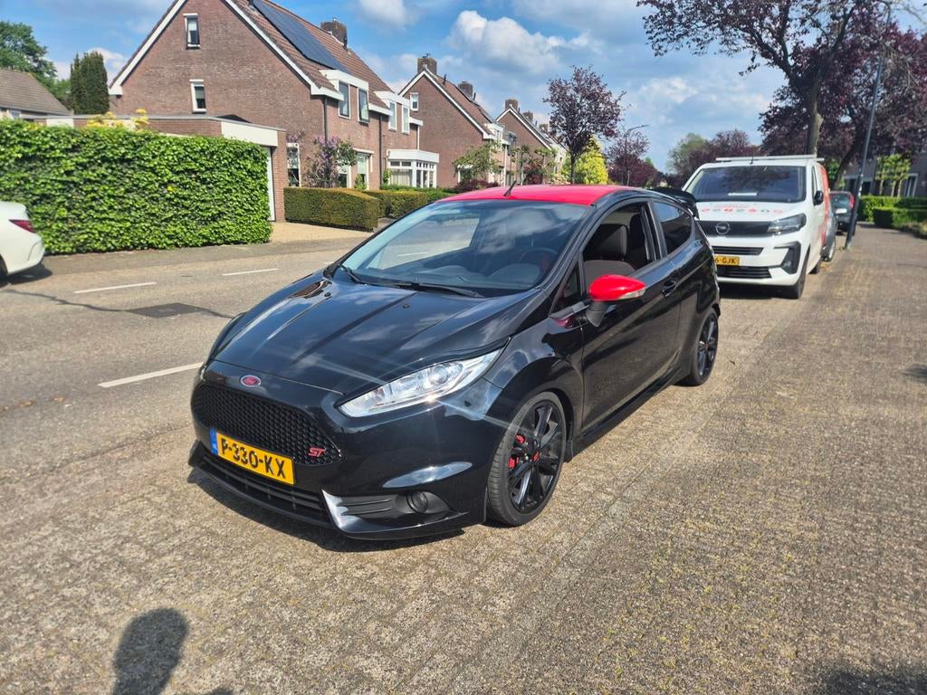 Ford Fiësta 1.0 103KW/140PK 3D 2014 Zwart, Auto's, Voorwielaandrijving, 40 €/maand, Handgeschakeld, Geïmporteerd