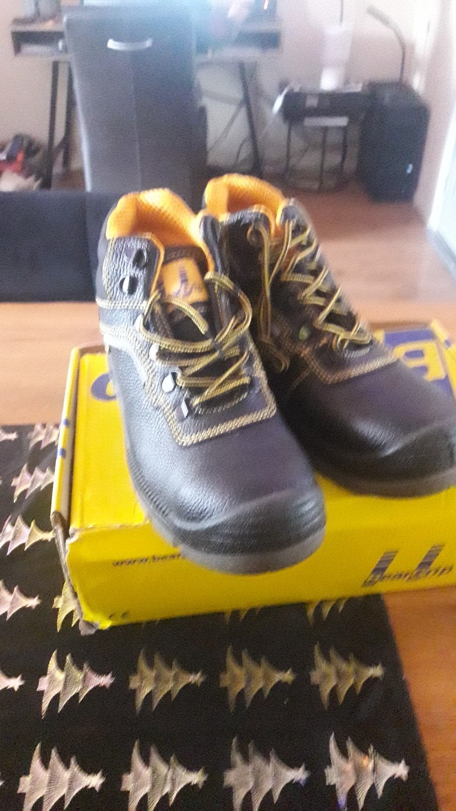 Werkschoenen, Ophalen, Nieuw