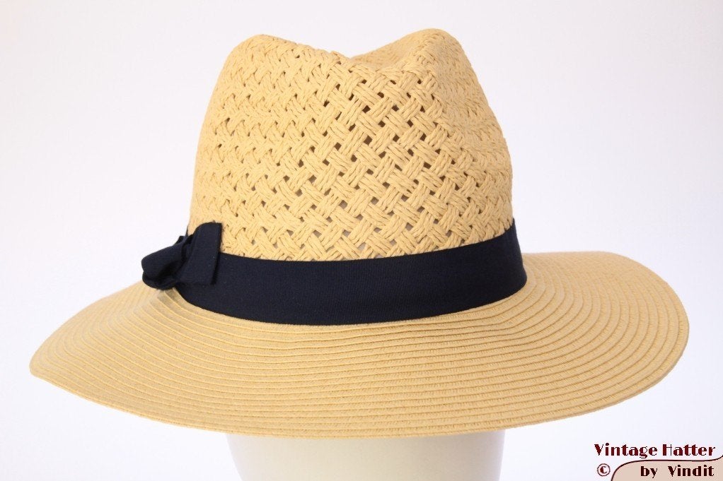 zomer Gleufhoed geel gevlochten met zwarte band 57 en 58 NEW, Kleding | Dames, Hoeden en Petten, Ophalen of Verzenden, Nieuw, 58 cm (L, 7¼ inch) of meer