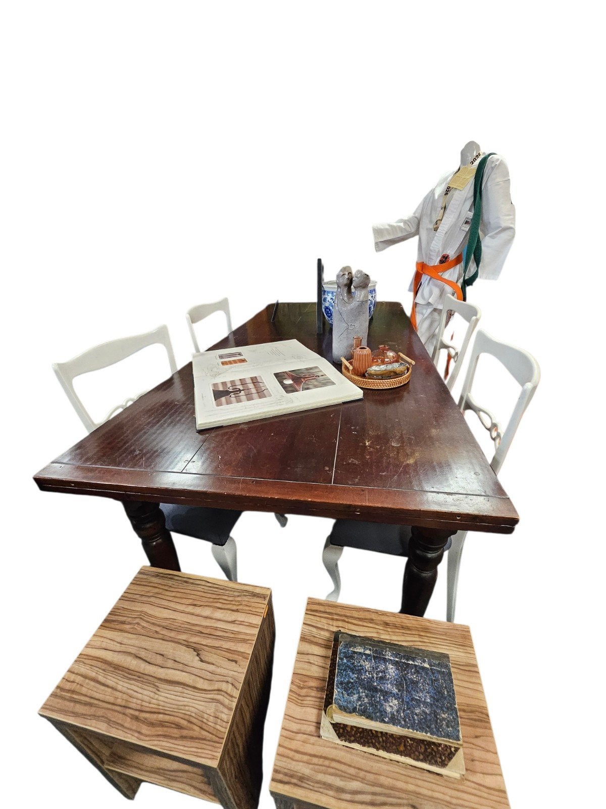 Robuuste houten eettafel met gedraaide poten, Ophalen