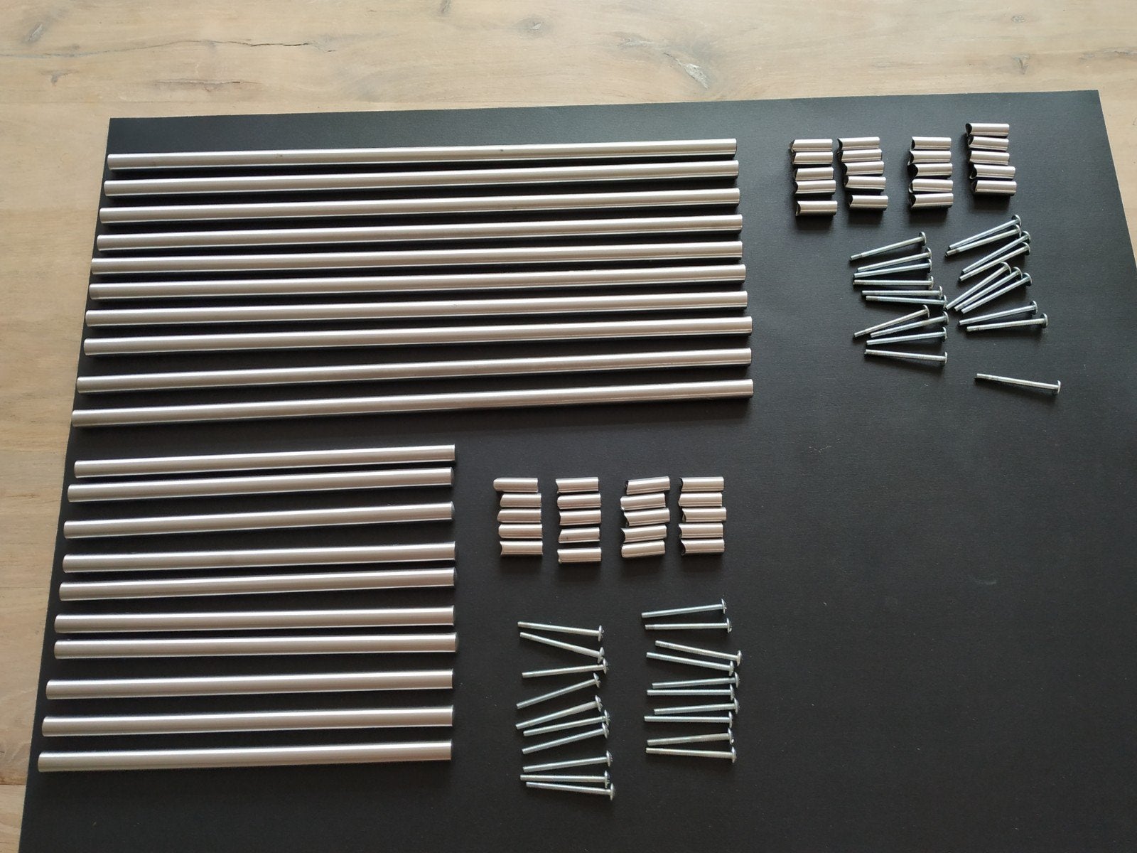Ikea Lansa RVS handgrepen en schroeven set., Gebruikt, Overige typen, Ophalen of Verzenden, Minder dan 50 mm