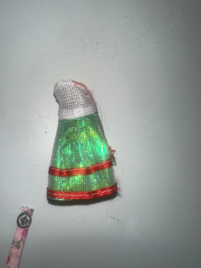 464 Barbie jurkje/topje groen met rood lint, Ophalen of Verzenden, Gebruikt