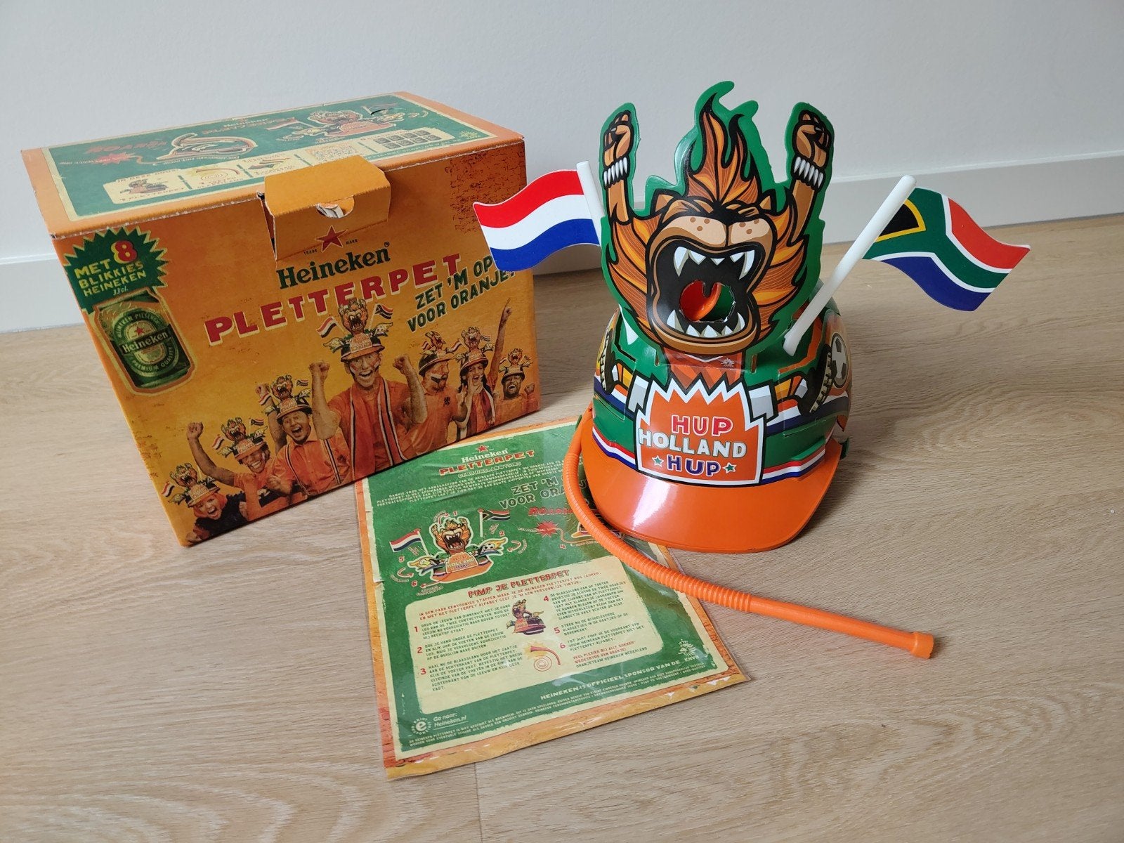 Heineken Pletterpet WK 2010 met vlaggetjes en rietje, Ophalen, Nieuw, Heineken