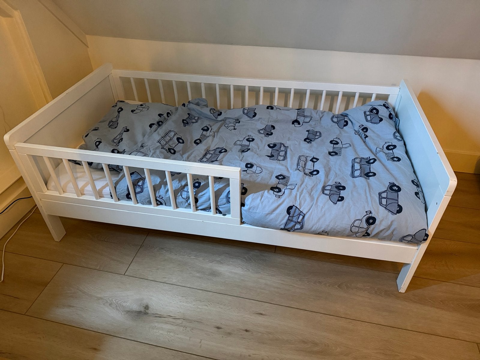Peuterbed Petit Amelie 140x70, met matras en beddengoed, Kinderen en Baby's, Kinderkamer | Bedden, Ophalen, 70 tot 85 cm, 140 tot 160 cm