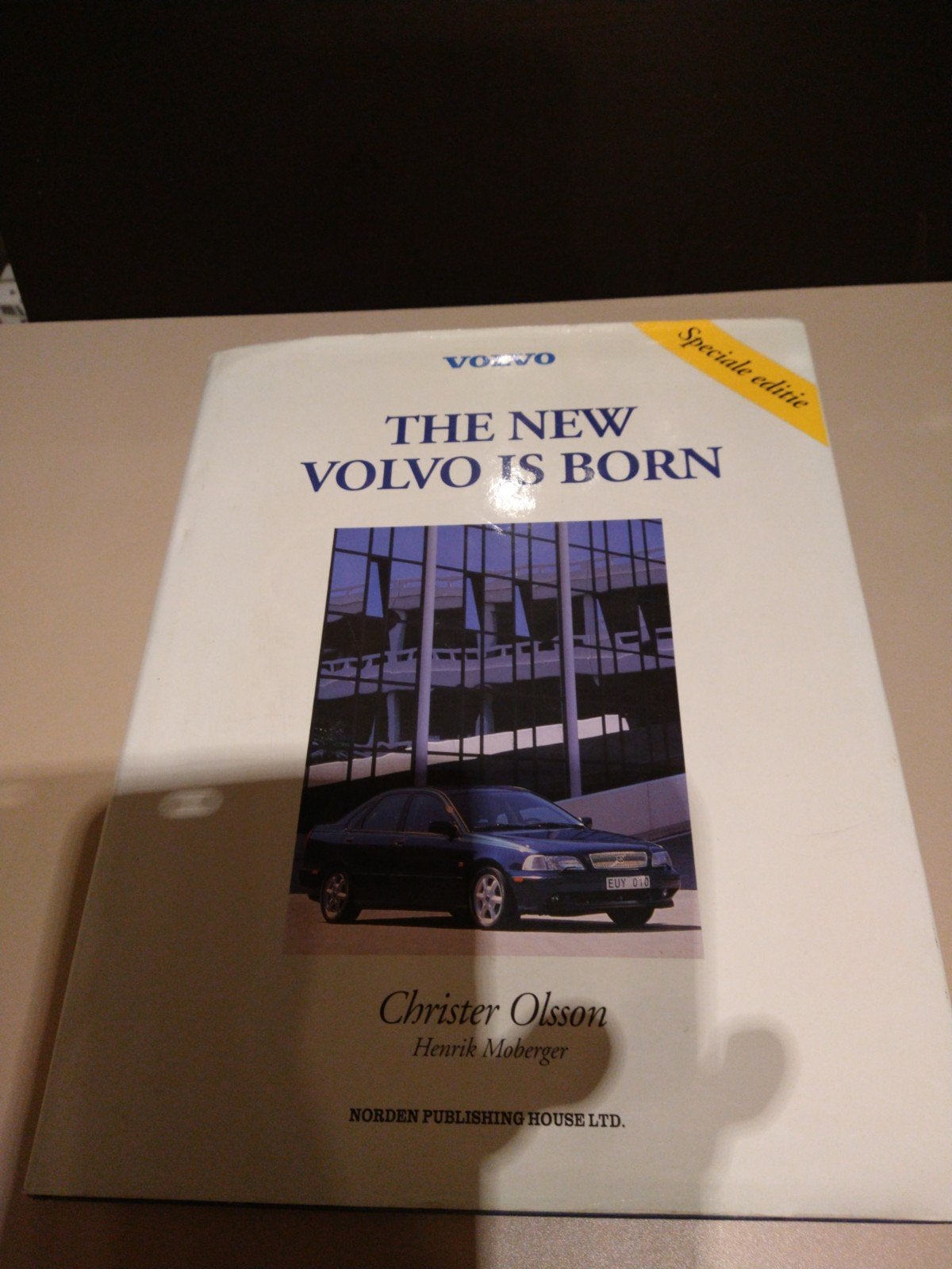 Boek: The New Volvo Is Born - Speciale Editie, Ophalen of Verzenden, Zo goed als nieuw, Volvo, Christer Olsson, Henrik Moberger