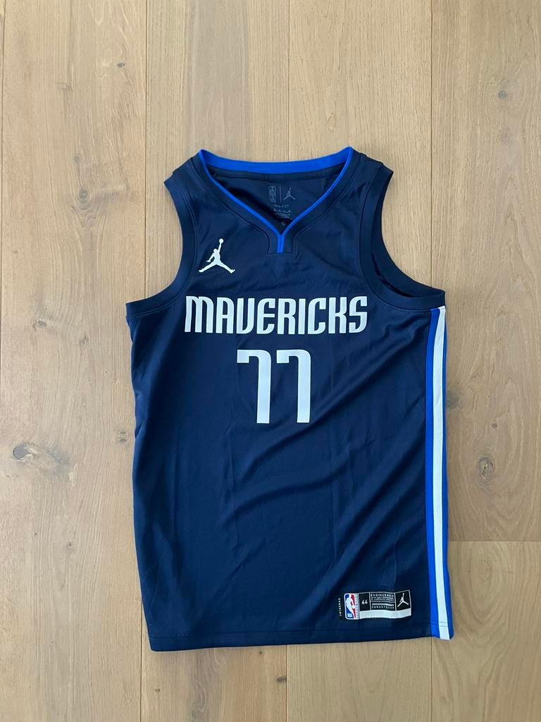 Mavericks swingman Luka Doncic jersey, Sport en Fitness, Basketbal, Ophalen of Verzenden, Zo goed als nieuw, Kleding