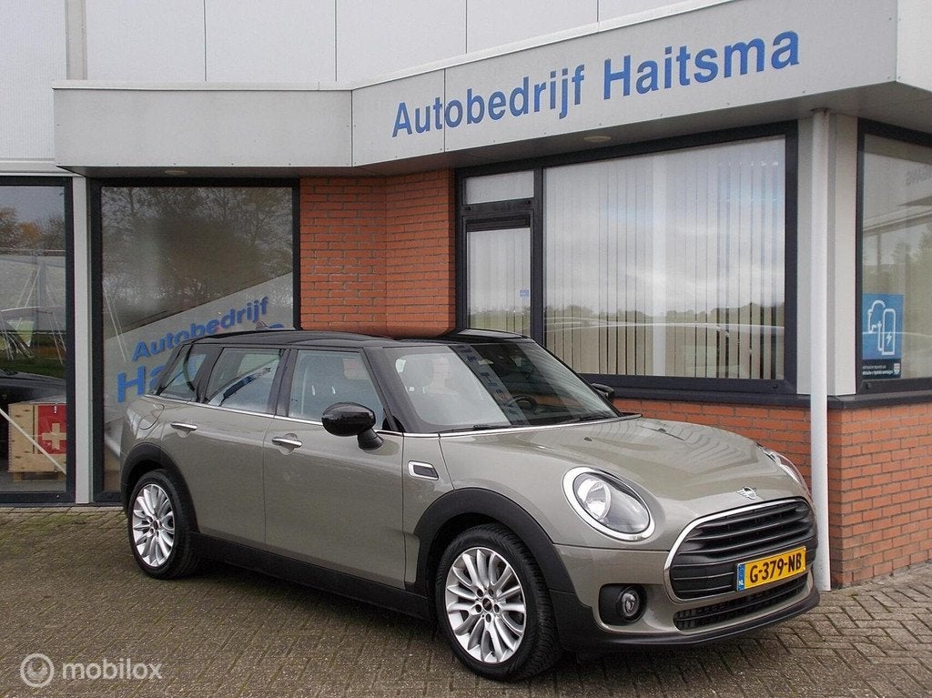 Mini Clubman 1.5 Cooper Business Ed Automaat | navi | Tr.hk, Auto's, Gebruikt, Origineel Nederlands, 3 cilinders, Zilver of Grijs