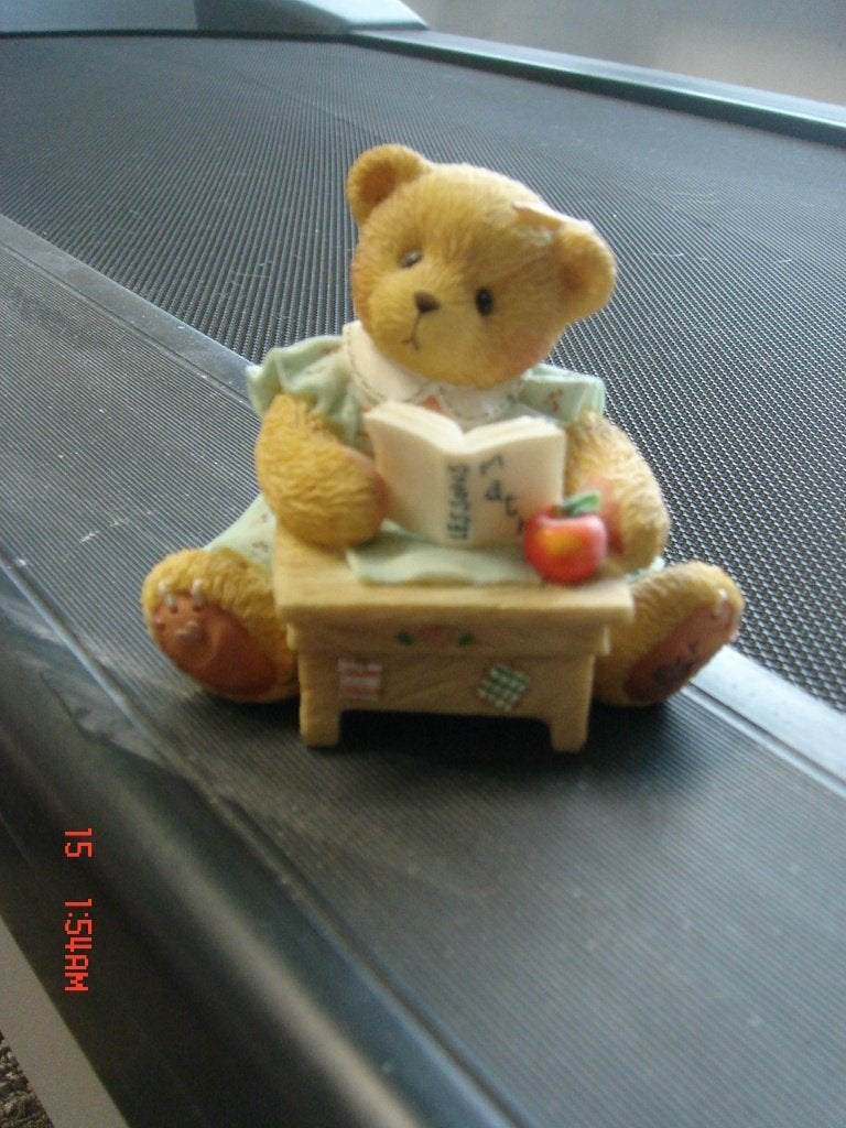 Cherished Teddies beertje Linda lessenaar, Ophalen of Verzenden, Zo goed als nieuw, Beeldje, Cherished Teddies