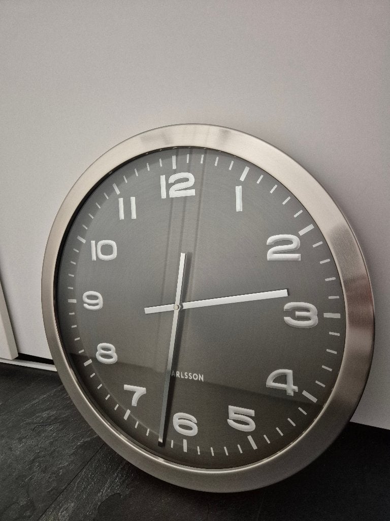 Karlsson klok 50cm, Huis en Inrichting, Ophalen, Wandklok, Analoog, Werkt op batterijen