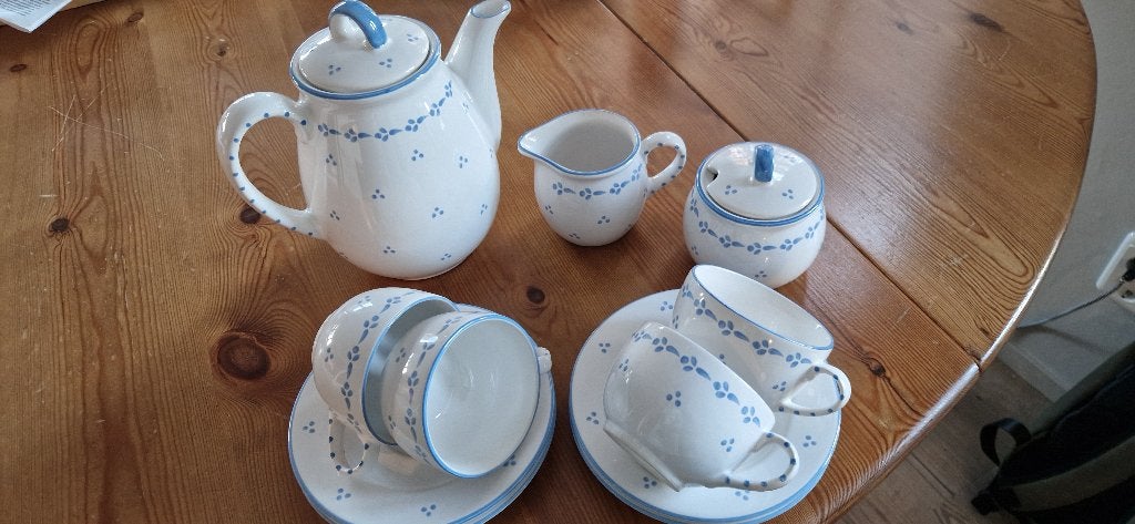 leuk serviesje, Ophalen, Zo goed als nieuw, Overige materialen, Compleet servies