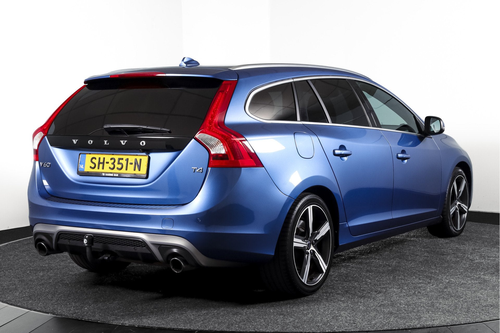 Volvo V60 2.0 T4 190 PK Business Sport - Automaat Org NL. |, Gebruikt, Euro 6, 1969 cc, Blauw