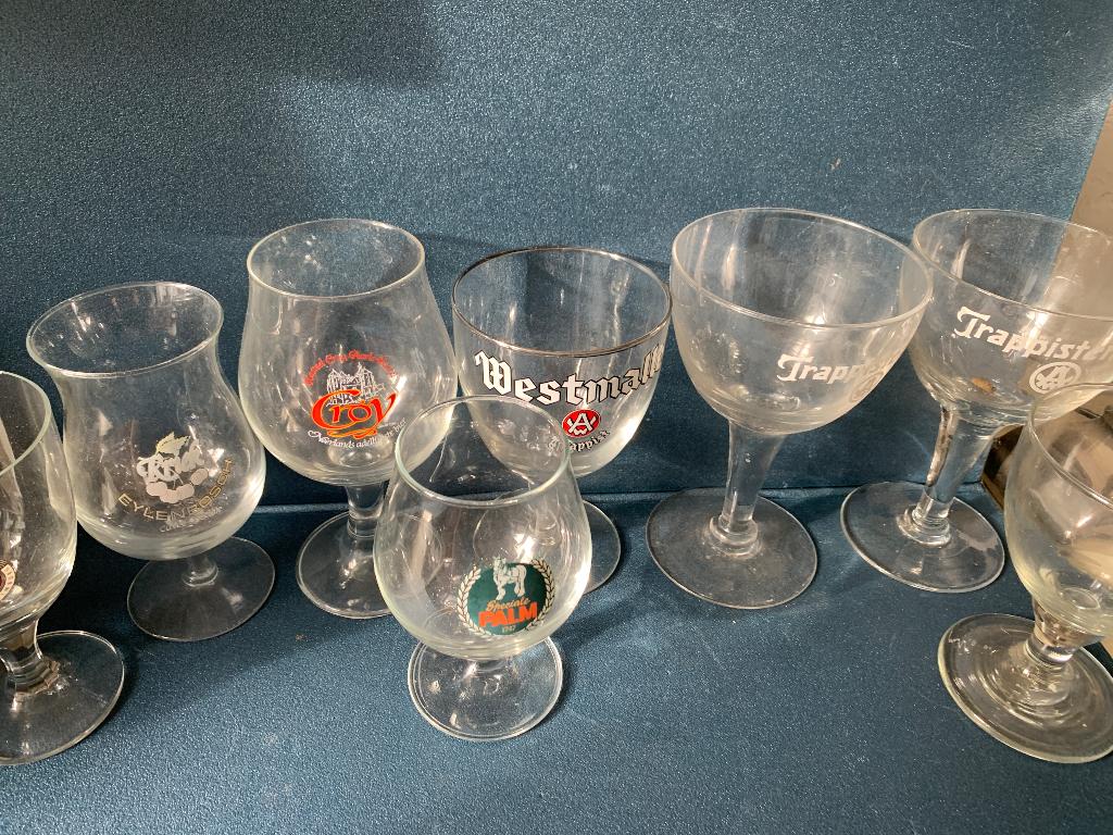 Voor de verzamelaar Acht merk bierglazen op voet, Verzamelen, Ophalen of Verzenden, Nieuw, Bierglas